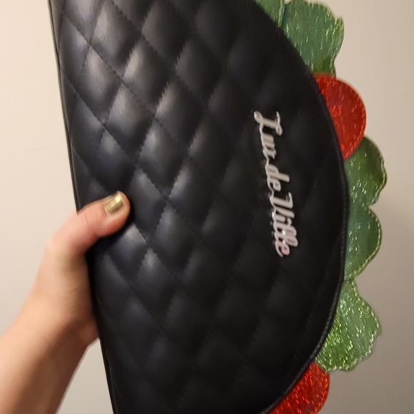 Lux de Ville Taco Purse, Black NWT - Picture 3 of 4